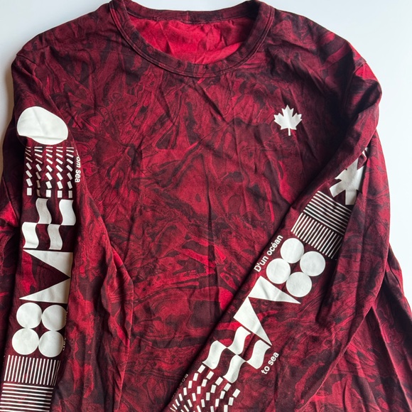 Lululemon team Canada long sleeve - Picture 1 of 1